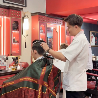 Highfive Barbershop, Tiệm hớt tóc Highfive, cá nhân hoá kiểu tóc, cắt tóc nam, tiệm tóc nam, tiệm cắt tóc quận 3, barber, hớt tóc nam, tiệm tóc quận 5, tiệm hớt tóc, tóc nam đẹp, tiệm tóc quận 10, cắt tóc, tóc nam cổ điển, tóc nam lịch sự, nhuộm tóc nam, uốn tóc nam, ép side, ép định hình, cạo râu khăn nóng, bespoke home service, bespoke coloring, barber home service, bespoke barbering, cắt tóc tận nơi, cắt tóc tận nhà