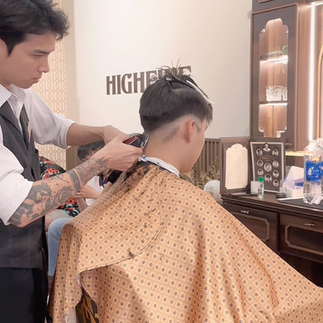 bespoke barbering, bespokecoloring, bespoke home service, cắt tóc tận nơi, cắt tóc tận nhà, barber home service, cạo râu khăn nóng, barber, barbershop, tiệm tóc nam, cắt tóc nam, tiệm hớt tóc, hớt tóc nam, tóc nam đẹp, tiệm cắt tóc quận 3, tiệm tóc quận 10, tiệm tóc quận 5, tóc nam lịch sự, tóc nam cổ điển, cắt tóc, nhuộm tóc nam, uốn tóc, ép side