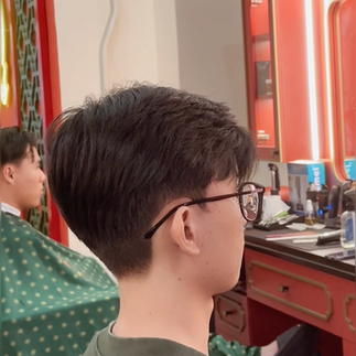 cạo râu khăn nóng, barber, barbershop, tiệm tóc nam, cắt tóc nam, tiệm hớt tóc, hớt tóc nam, tóc nam đẹp, tiệm cắt tóc quận 3, tiệm tóc quận 10, tiệm tóc quận 5, tóc nam lịch sự, tóc nam cổ điển, tạo kiểu tóc, sấy tóc, cắt tóc, tóc nam sành điệu, tóc đẹp quận 3, nhuộm tóc nam, uốn tóc, ép side, sidepart, buzzcut, tóc chải, pomade, undercut, pompadour