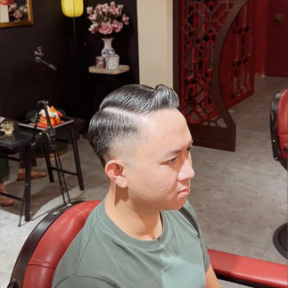 cạo râu khăn nóng, barber, barbershop, tiệm tóc nam, cắt tóc nam, tiệm hớt tóc, hớt tóc nam, tóc nam đẹp, tiệm cắt tóc quận 3, tiệm tóc quận 10, tiệm tóc quận 5, tóc nam lịch sự, tóc nam cổ điển, tạo kiểu tóc, sấy tóc, cắt tóc, tóc nam sành điệu, tóc đẹp quận 3, nhuộm tóc nam, uốn tóc, ép side, sidepart, buzzcut, tóc chải, pomade, undercut, pompadour,