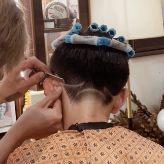 cạo râu khăn nóng, barber, barbershop, tiệm tóc nam, cắt tóc nam, tiệm hớt tóc, hớt tóc nam, tóc nam đẹp, tiệm cắt tóc quận 3, tiệm tóc quận 10, tiệm tóc quận 5, tóc nam lịch sự, tóc nam cổ điển, tạo kiểu tóc, sấy tóc, cắt tóc, tóc nam sành điệu, tóc đẹp quận 3, nhuộm tóc nam, uốn tóc, ép side, sidepart, buzzcut, tóc chải, pomade, undercut, pompadour