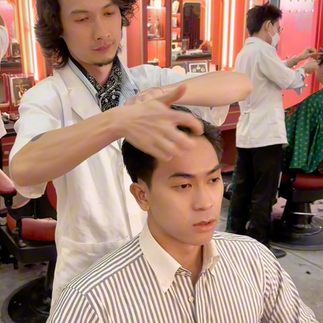 bespoke barbering, bespokecoloring, bespoke home service, cắt tóc tận nơi, cắt tóc tận nhà, barber home service, cạo râu khăn nóng, barber, barbershop, tiệm tóc nam, cắt tóc nam, tiệm hớt tóc, hớt tóc nam, tóc nam đẹp, tiệm cắt tóc quận 3, tiệm tóc quận 10, tiệm tóc quận 5, tóc nam lịch sự, tóc nam cổ điển, cắt tóc, nhuộm tóc nam, uốn tóc, ép side