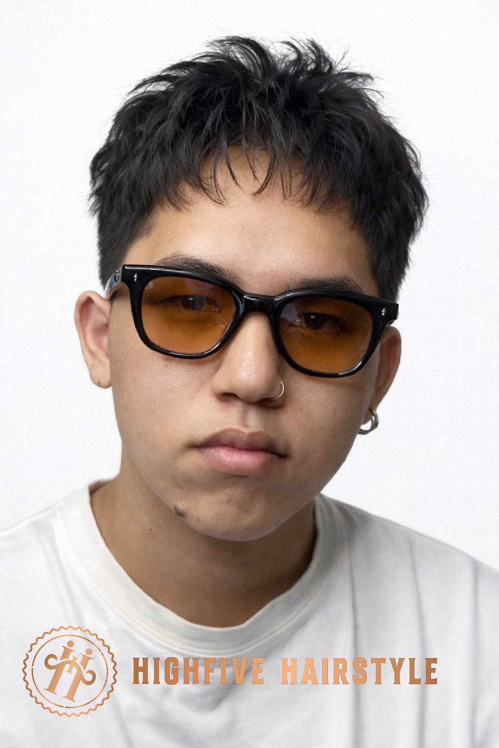 Japan Cut là kỹ thuật tạo hình tóc nam đương đại tập trung tối đa vào việc giải phóng trọng lượng tóc để tạo nên sự thanh thoát. Thay vì xây dựng những khối tóc dày đặc, cứng nhắc như các phong cách truyền thống, Japan Cut sử dụng các kỹ thuật tỉa chuyên sâu (như Point Cutting hay Slide Cutting) để "điêu khắc" nên những khoảng thở tinh tế giữa các lớp tóc.