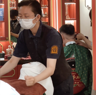 barber, barbershop, tiệm tóc nam, cắt tóc nam, tiệm hớt tóc, hớt tóc nam, tóc nam đẹp, tiệm cắt tóc quận 3, tiệm tóc quận 10, tiệm tóc quận 5, tóc nam lịch sự, tóc nam cổ điển, tóc nam đi tiệt, cắt tóc nam ở đâu, tạo kiểu tóc, sấy tóc, cắt tóc, tóc nam sành điệu, tóc đẹp quận 3, nhuộm tóc nam, uốn tóc, ép side, sidepart, longtrim, buzzcut, tóc chải, pomade, undercut, pompadour, gentleman,