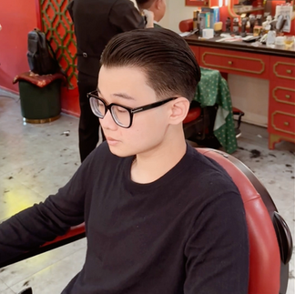cạo râu khăn nóng, barber, barbershop, tiệm tóc nam, cắt tóc nam, tiệm hớt tóc, hớt tóc nam, tóc nam đẹp, tiệm cắt tóc quận 3, tiệm tóc quận 10, tiệm tóc quận 5, tóc nam lịch sự, tóc nam cổ điển, tạo kiểu tóc, sấy tóc, cắt tóc, tóc nam sành điệu, tóc đẹp quận 3, nhuộm tóc nam, uốn tóc, ép side, sidepart, buzzcut, tóc chải, pomade, undercut, pompadour
