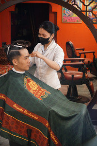 Highfive Barbershop, Tiệm hớt tóc Highfive, cá nhân hoá kiểu tóc, cắt tóc nam, tiệm tóc nam, tiệm cắt tóc quận 3, barber, hớt tóc nam, tiệm tóc quận 5, tiệm hớt tóc, tóc nam đẹp, tiệm tóc quận 10, cắt tóc, tóc nam cổ điển, tóc nam lịch sự, nhuộm tóc nam, uốn tóc nam, ép side, ép định hình, cạo râu khăn nóng, bespoke home service, bespoke coloring, barber home service, bespoke barbering, cắt tóc tận nơi, cắt tóc tận nhà
