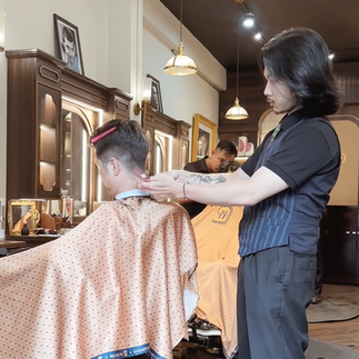 Hớt tóc trung niên, tiệm tóc cổ điển, tiệm tóc quận 5, tiệm tóc Chợ Lớn, tiệm tóc sài gòn, tiệm tóc lịch sự, tiệm tóc đẹp tphcm