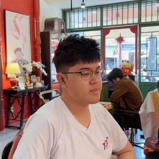 cạo râu khăn nóng, barber, barbershop, tiệm tóc nam, cắt tóc nam, tiệm hớt tóc, hớt tóc nam, tóc nam đẹp, tiệm cắt tóc quận 3, tiệm tóc quận 10, tiệm tóc quận 5, tóc nam lịch sự, tóc nam cổ điển, tạo kiểu tóc, sấy tóc, cắt tóc, tóc nam sành điệu, tóc đẹp quận 3, nhuộm tóc nam, uốn tóc, ép side, sidepart, buzzcut, tóc chải, pomade, undercut, pompadour,