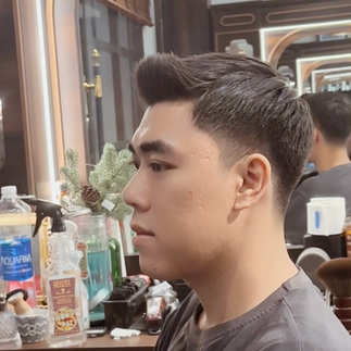 cạo râu khăn nóng, barber, barbershop, tiệm tóc nam, cắt tóc nam, tiệm hớt tóc, hớt tóc nam, tóc nam đẹp, tiệm cắt tóc quận 3, tiệm tóc quận 10, tiệm tóc quận 5, tóc nam lịch sự, tóc nam cổ điển, tạo kiểu tóc, sấy tóc, cắt tóc, tóc nam sành điệu, tóc đẹp quận 3, nhuộm tóc nam, uốn tóc, ép side, sidepart, buzzcut, tóc chải, pomade, undercut, pompadour