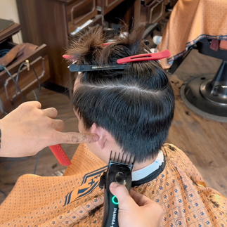 bespoke barbering, bespokecoloring, bespoke home service, cắt tóc tận nơi, cắt tóc tận nhà, barber home service, cạo râu khăn nóng, barber, barbershop, tiệm tóc nam, cắt tóc nam, tiệm hớt tóc, hớt tóc nam, tóc nam đẹp, tiệm cắt tóc quận 3, tiệm tóc quận 10, tiệm tóc quận 5, tóc nam lịch sự, tóc nam cổ điển, cắt tóc, nhuộm tóc nam, uốn tóc, ép side