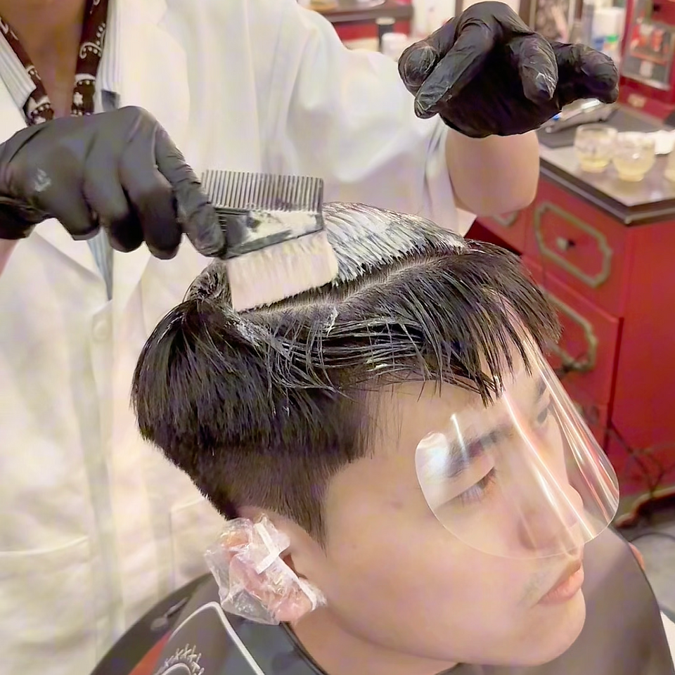 bespoke barbering, bespokecoloring, bespoke home service, cắt tóc tận nơi, cắt tóc tận nhà, barber home service, cạo râu khăn nóng, barber, barbershop, tiệm tóc nam, cắt tóc nam, tiệm hớt tóc, hớt tóc nam, tóc nam đẹp, tiệm cắt tóc quận 3, tiệm tóc quận 10, tiệm tóc quận 5, tóc nam lịch sự, tóc nam cổ điển, cắt tóc, nhuộm tóc nam, uốn tóc, ép side