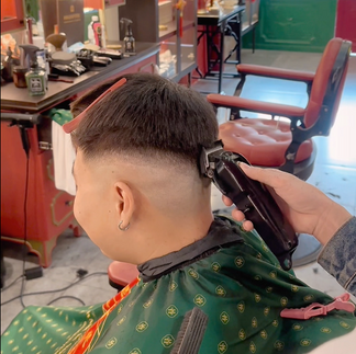 bespoke barbering, bespokecoloring, bespoke home service, cắt tóc tận nơi, cắt tóc tận nhà, barber home service, cạo râu khăn nóng, barber, barbershop, tiệm tóc nam, cắt tóc nam, tiệm hớt tóc, hớt tóc nam, tóc nam đẹp, tiệm cắt tóc quận 3, tiệm tóc quận 10, tiệm tóc quận 5, tóc nam lịch sự, tóc nam cổ điển, cắt tóc, nhuộm tóc nam, uốn tóc, ép side
