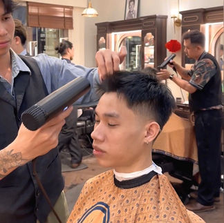 cạo râu khăn nóng, barber, barbershop, tiệm tóc nam, cắt tóc nam, tiệm hớt tóc, hớt tóc nam, tóc nam đẹp, tiệm cắt tóc quận 3, tiệm tóc quận 10, tiệm tóc quận 5, tóc nam lịch sự, tóc nam cổ điển, tạo kiểu tóc, sấy tóc, cắt tóc, tóc nam sành điệu, tóc đẹp quận 3, nhuộm tóc nam, uốn tóc, ép side, sidepart, buzzcut, tóc chải, pomade, undercut, pompadour,