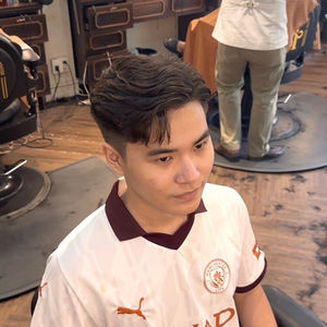 cạo râu khăn nóng, barber, barbershop, tiệm tóc nam, cắt tóc nam, tiệm hớt tóc, hớt tóc nam, tóc nam đẹp, tiệm cắt tóc quận 3, tiệm tóc quận 10, tiệm tóc quận 5, tóc nam lịch sự, tóc nam cổ điển, tạo kiểu tóc, sấy tóc, cắt tóc, tóc nam sành điệu, tóc đẹp quận 3, nhuộm tóc nam, uốn tóc, ép side, sidepart, buzzcut, tóc chải, pomade, undercut, pompadour,