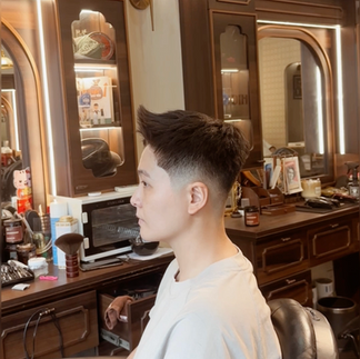 cạo râu khăn nóng, barber, barbershop, tiệm tóc nam, cắt tóc nam, tiệm hớt tóc, hớt tóc nam, tóc nam đẹp, tiệm cắt tóc quận 3, tiệm tóc quận 10, tiệm tóc quận 5, tóc nam lịch sự, tóc nam cổ điển, tạo kiểu tóc, sấy tóc, cắt tóc, tóc nam sành điệu, tóc đẹp quận 3, nhuộm tóc nam, uốn tóc, ép side, sidepart, buzzcut, tóc chải, pomade, undercut, pompadour,