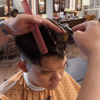 barber, barbershop, tiệm tóc nam, cắt tóc nam, tiệm hớt tóc, hớt tóc nam, tóc nam đẹp, tiệm cắt tóc quận 3, tiệm tóc quận 10, tiệm tóc quận 5, tóc nam lịch sự, tóc nam cổ điển, tóc nam đi tiệt, cắt tóc nam ở đâu, tạo kiểu tóc, sấy tóc, cắt tóc, tóc nam sành điệu, tóc đẹp quận 3, nhuộm tóc nam, uốn tóc, ép side, sidepart, longtrim, buzzcut, tóc chải, pomade, undercut, pompadour, gentleman