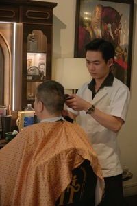 bespoke barbering, bespokecoloring, bespoke home service, cắt tóc tận nơi, cắt tóc tận nhà, barber home service, cạo râu khăn nóng, barber, barbershop, tiệm tóc nam, cắt tóc nam, tiệm hớt tóc, hớt tóc nam, tóc nam đẹp, tiệm cắt tóc quận 3, tiệm tóc quận 10, tiệm tóc quận 5, tóc nam lịch sự, tóc nam cổ điển, cắt tóc, nhuộm tóc nam, uốn tóc, ép side, cá nhân hóa kiểu tóc
