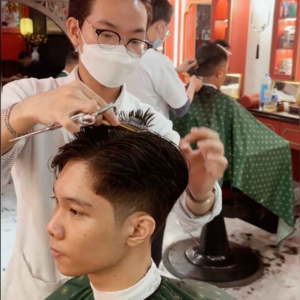 bespoke barbering, bespokecoloring, bespoke home service, barber home service, cạo râu khăn nóng, barber, barbershop, tiệm tóc nam, cắt tóc nam, tiệm hớt tóc, hớt tóc nam, tóc nam đẹp, tiệm cắt tóc quận 3, tiệm tóc quận 10, tiệm tóc quận 5, tóc nam lịch sự, tóc nam cổ điển, tạo kiểu tóc, sấy tóc, cắt tóc, tóc nam sành điệu, tóc đẹp quận 3, nhuộm tóc nam, uốn tóc, ép side