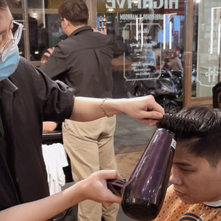 barber, barbershop, tiệm tóc nam, cắt tóc nam, tiệm hớt tóc, hớt tóc nam, tóc nam đẹp, tiệm cắt tóc quận 3, tiệm tóc quận 10, tiệm tóc quận 5, tóc nam lịch sự, tóc nam cổ điển, tóc nam đi tiệt, cắt tóc nam ở đâu, tạo kiểu tóc, sấy tóc, cắt tóc, tóc nam sành điệu, tóc đẹp quận 3, nhuộm tóc nam, uốn tóc, ép side, sidepart, longtrim, buzzcut, tóc chải, pomade, undercut, pompadour, gentleman,
