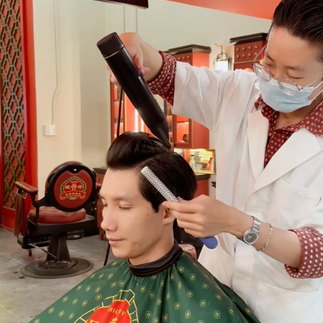 bespoke barbering, bespokecoloring, bespoke home service, cắt tóc tận nơi, cắt tóc tận nhà, barber home service, cạo râu khăn nóng, barber, barbershop, tiệm tóc nam, cắt tóc nam, tiệm hớt tóc, hớt tóc nam, tóc nam đẹp, tiệm cắt tóc quận 3, tiệm tóc quận 10, tiệm tóc quận 5, tóc nam lịch sự, tóc nam cổ điển, cắt tóc, nhuộm tóc nam, uốn tóc, ép side