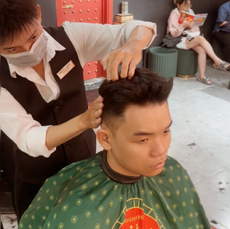 cạo râu khăn nóng, barber, barbershop, tiệm tóc nam, cắt tóc nam, tiệm hớt tóc, hớt tóc nam, tóc nam đẹp, tiệm cắt tóc quận 3, tiệm tóc quận 10, tiệm tóc quận 5, tóc nam lịch sự, tóc nam cổ điển, tạo kiểu tóc, sấy tóc, cắt tóc, tóc nam sành điệu, tóc đẹp quận 3, nhuộm tóc nam, uốn tóc, ép side, sidepart, buzzcut, tóc chải, pomade, undercut, pompadour