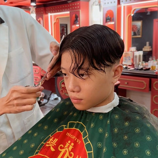 cạo râu khăn nóng, barber, barbershop, tiệm tóc nam, cắt tóc nam, tiệm hớt tóc, hớt tóc nam, tóc nam đẹp, tiệm cắt tóc quận 3, tiệm tóc quận 10, tiệm tóc quận 5, tóc nam lịch sự, tóc nam cổ điển, tạo kiểu tóc, sấy tóc, cắt tóc, tóc nam sành điệu, tóc đẹp quận 3, nhuộm tóc nam, uốn tóc, ép side, sidepart, buzzcut, tóc chải, pomade, undercut, pompadour,