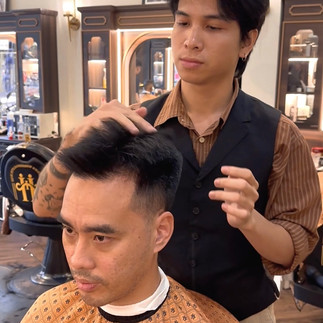 barber, barbershop, tiệm tóc nam, cắt tóc nam, tiệm hớt tóc, hớt tóc nam, tóc nam đẹp, tiệm cắt tóc quận 3, tiệm tóc quận 10, tiệm tóc quận 5, tóc nam lịch sự, tóc nam cổ điển, tạo kiểu tóc, sấy tóc, cắt tóc, tóc nam sành điệu, tóc đẹp quận 3, nhuộm tóc nam, uốn tóc, ép side, sidepart, buzzcut, tóc chải, pomade, undercut, pompadour,
