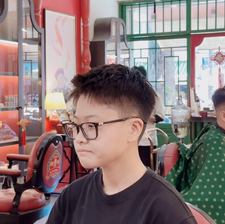 bespoke barbering, bespokecoloring, bespoke home service, cắt tóc tận nơi, cắt tóc tận nhà, barber home service, cạo râu khăn nóng, barber, barbershop, tiệm tóc nam, cắt tóc nam, tiệm hớt tóc, hớt tóc nam, tóc nam đẹp, tiệm cắt tóc quận 3, tiệm tóc quận 10, tiệm tóc quận 5, tóc nam lịch sự, tóc nam cổ điển, cắt tóc, nhuộm tóc nam, uốn tóc, ép side