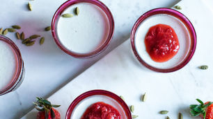 חג של אור ואור של חג. וגם צל.