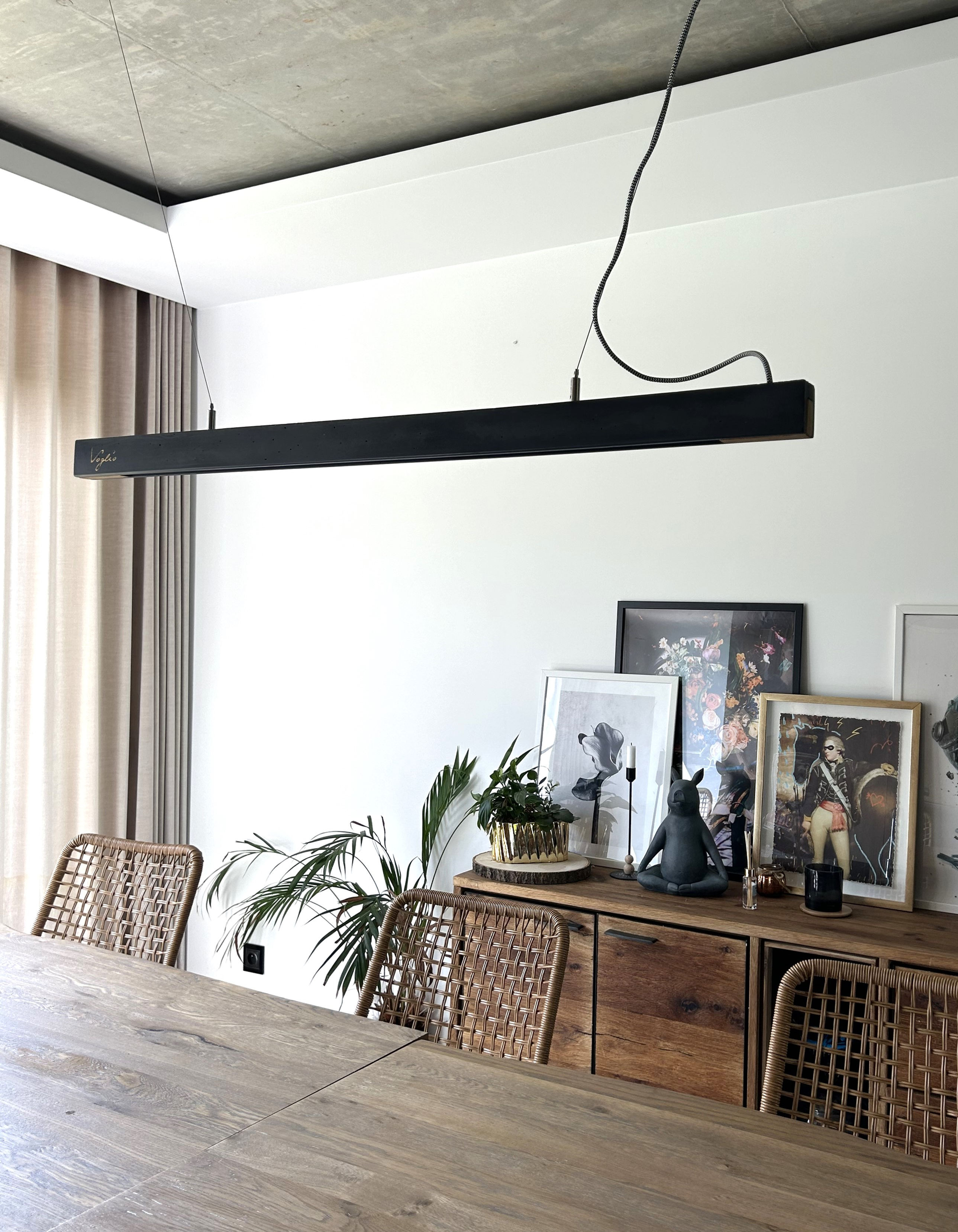 Lampa  z betonu czarnego Voglio, 150cm