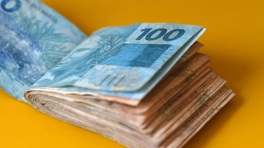 Salário Mínimo 2025: Novo valor de R$ 1.518 já está valendo — veja como isso impacta você!