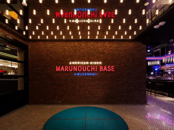 ブリックタイルCAN’BRICK「スタンダード（STD-30）」MARUNOUCHI BASE（丸の内ベース）レストラン内装デザイン
