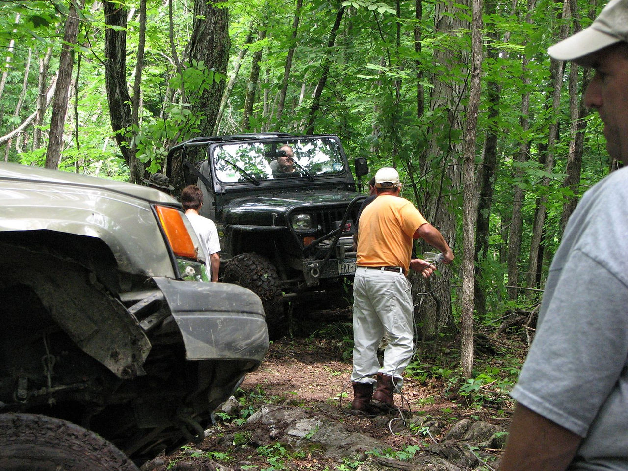 Off-roaders assisting Jeep on trail