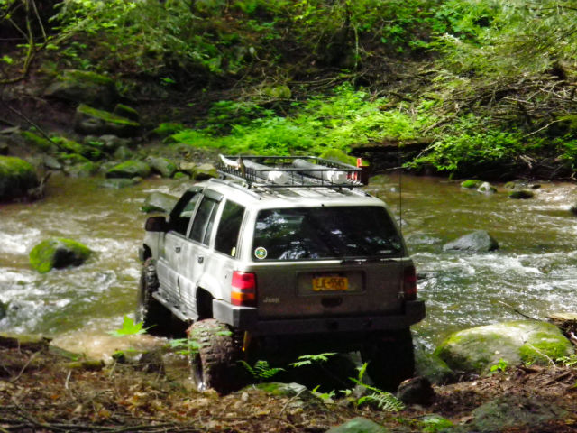Jeep crossing stream, Long Island Off Road