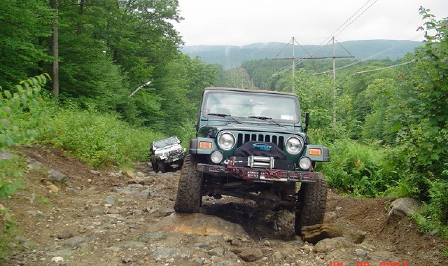 Jeep traversing rocky Carnage Hill trail