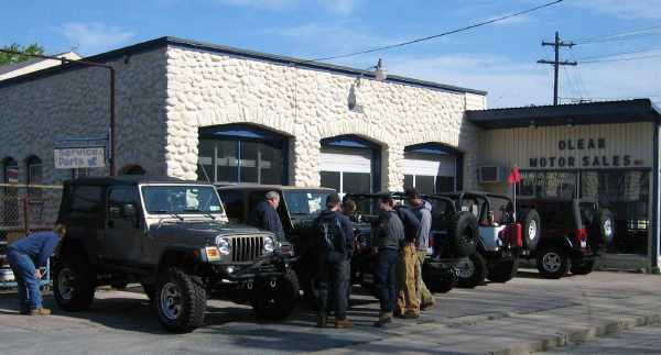 Jeeps and people at Long Island Off Road