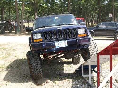 Jeep Cherokee overcoming obstacle
