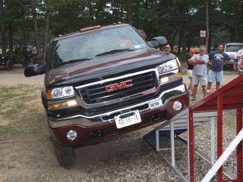GMC Sierra 2500HD climbing incline