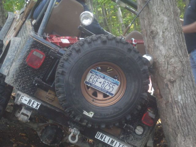 Jeep with license plate EGF-8255 stuck on trail