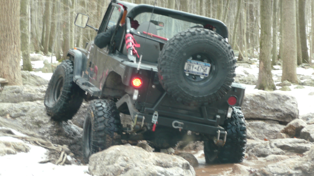 Jeep traversing rocks, Frostbite Run