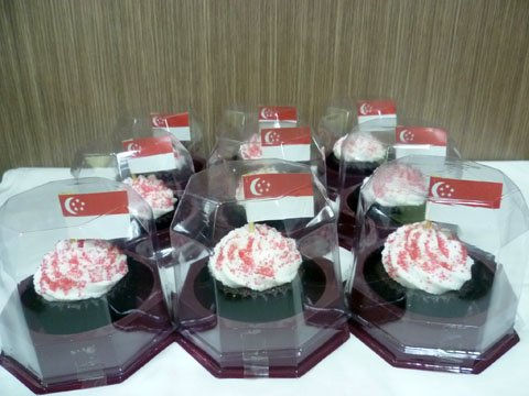 Thumbnail: Singapore Flag Cupcake (I)