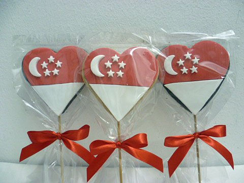 Thumbnail: Singapore Flag Cookies (heart-shaped, medium / large)
