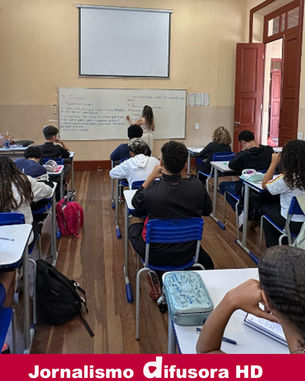 Minas Gerais vai adotar modelo trimestral nas escolas em 2026