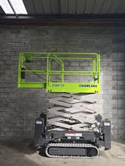 Tracked scissor lift