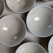 Jasmin Wettler Lampen und Geschirr aus Keramik