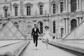 miri alergand de politie la muzeul louvre