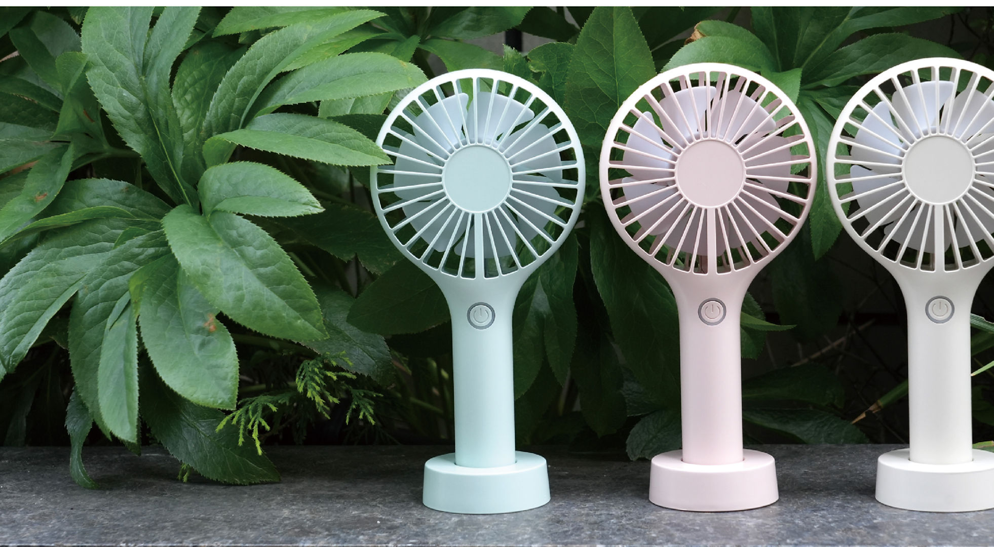 フォーリーチャイナ 爽やかなグリーンの小花散るティーセット ハンド