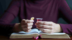 Yesus Makan Jamuan Paskah Terakhir Bersama Murid-murid-Nya