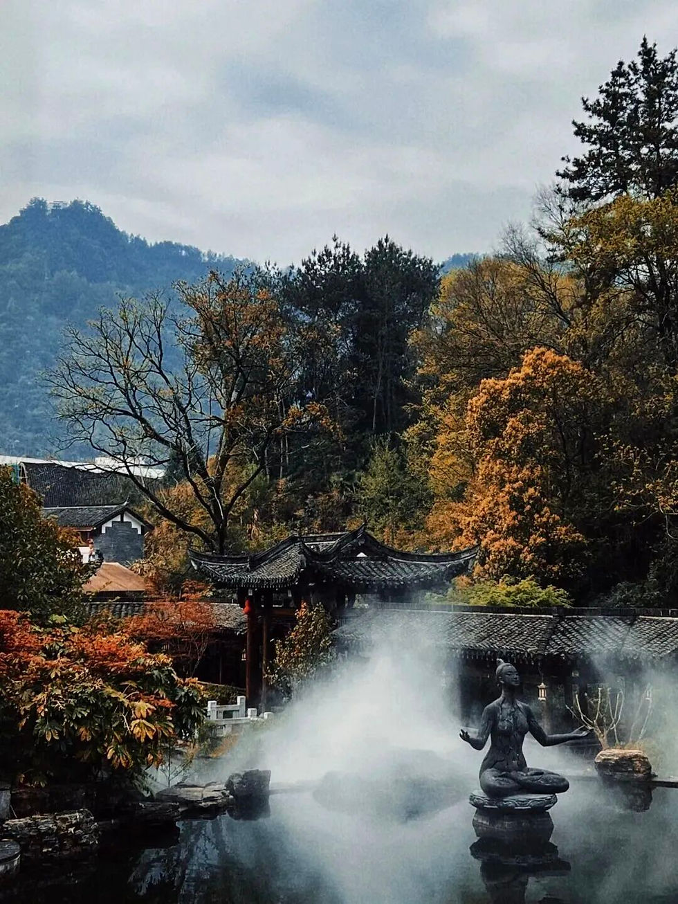 Jun 19-21 Mt Qiyun Hike, Waterfalls & Fish Lanterns Parade Night Show