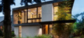 Maison Blanche avec des lumières